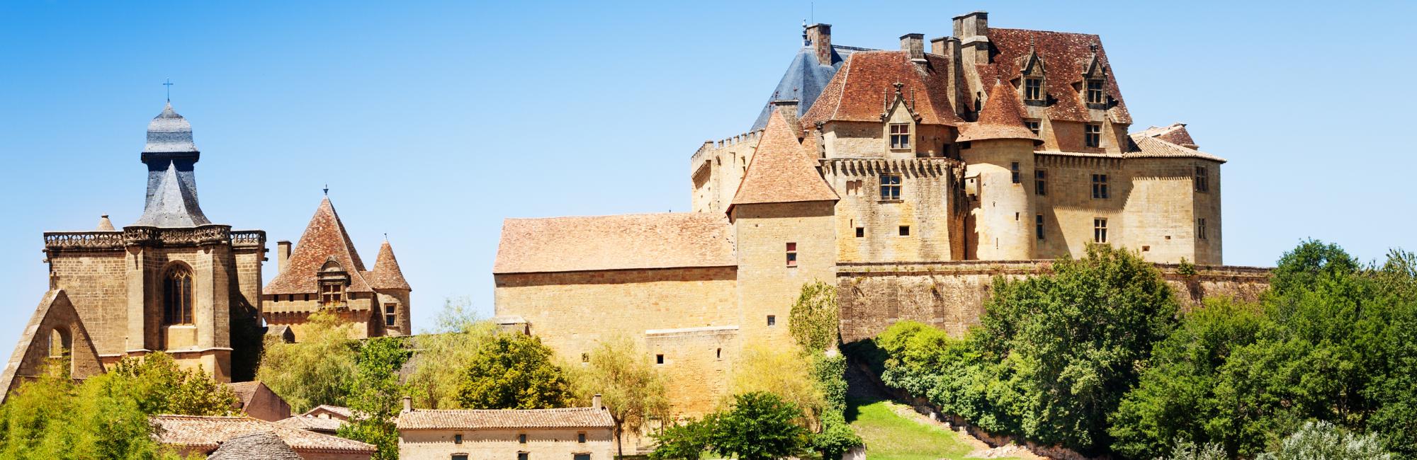 Pédalez entre le Lot et la vallée de la Dordogne sur les traces de l’histoire médiévale